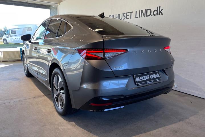 Grå Skoda Enyaq fra 2024