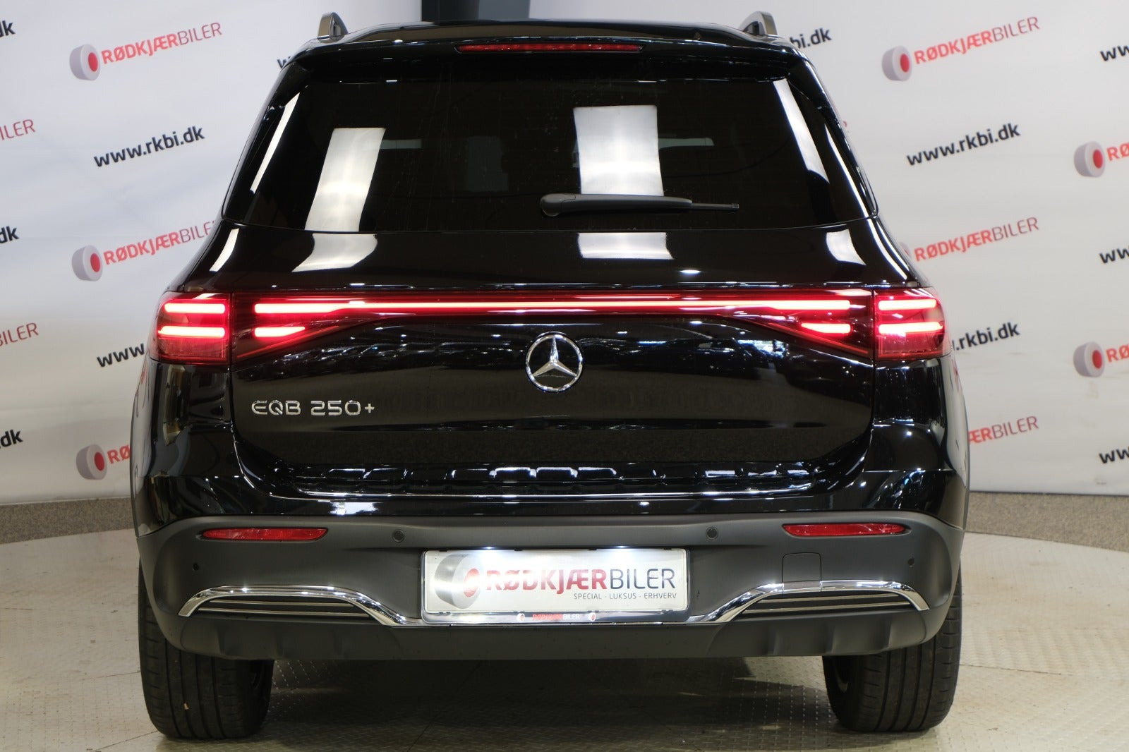 Sort Mercedes EQB250+ fra 2025