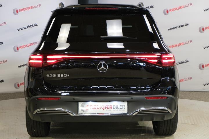 Sort Mercedes EQB250+ fra 2025