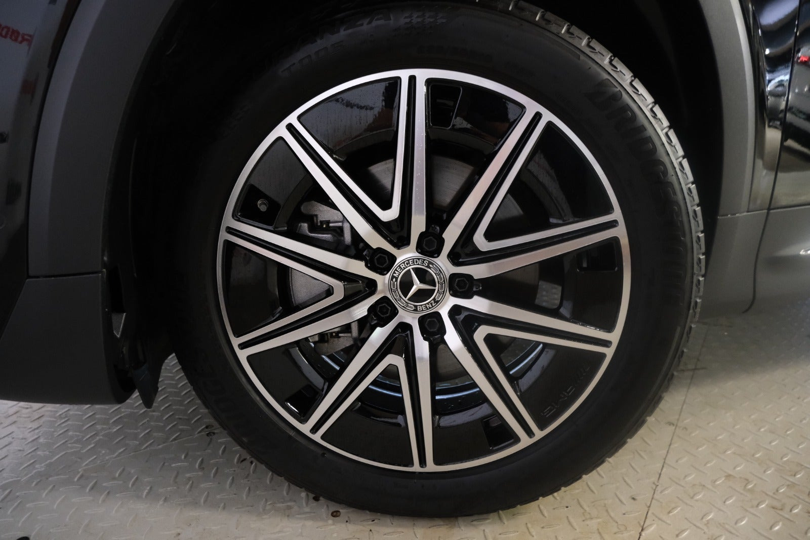 Sort Mercedes EQB250+ fra 2025