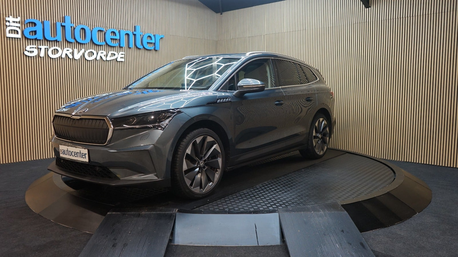 Grå Skoda Enyaq fra 2022