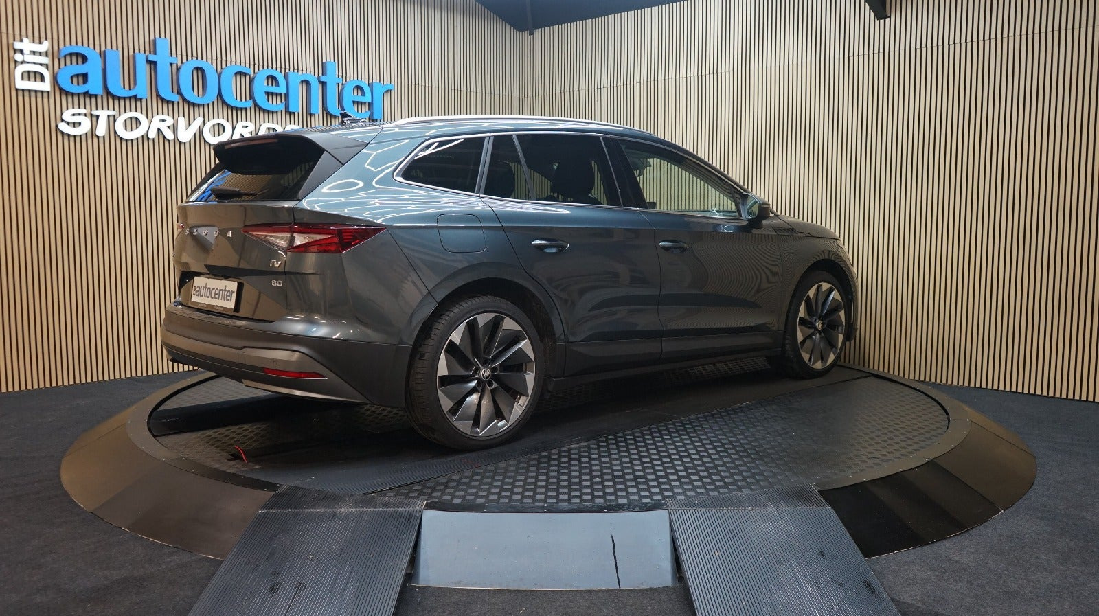 Grå Skoda Enyaq fra 2022