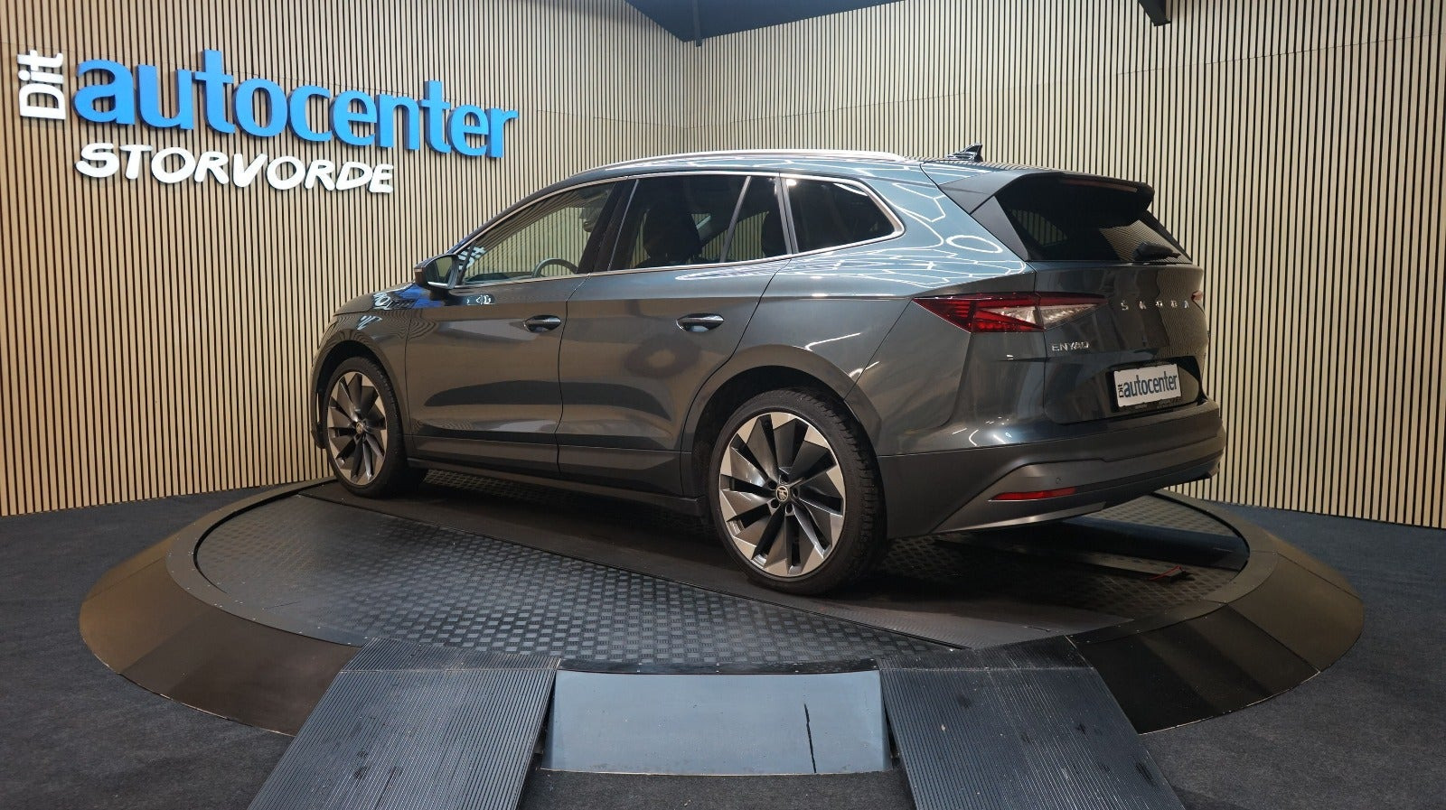 Grå Skoda Enyaq fra 2022