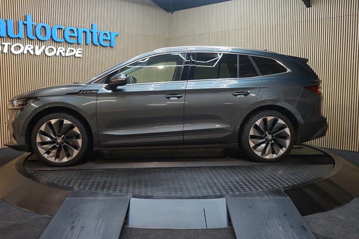 Grå Skoda Enyaq fra 2022