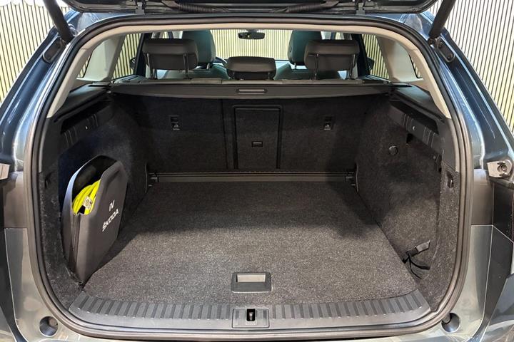 Grå Skoda Enyaq fra 2022