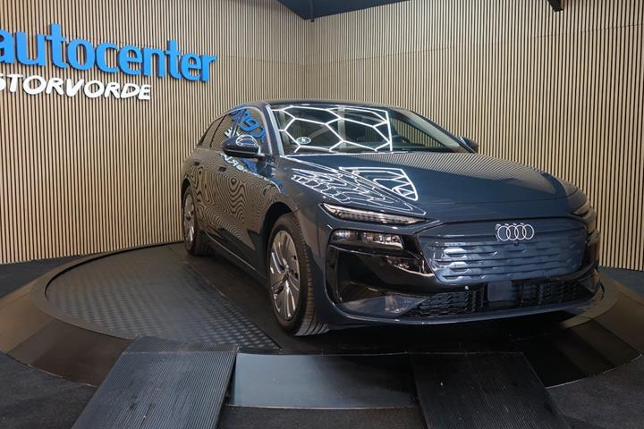 Blå Audi A6 e-tron fra 2025