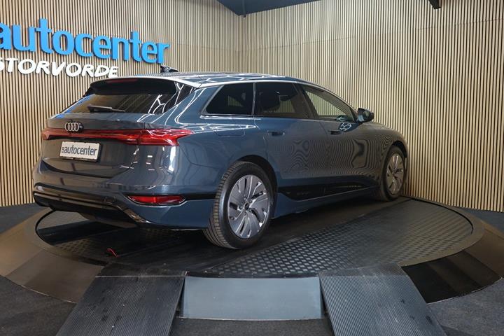 Blå Audi A6 e-tron fra 2025