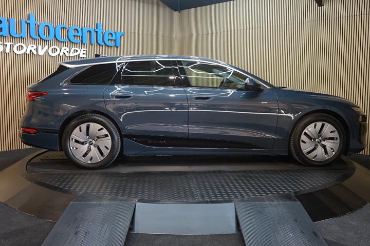 Blå Audi A6 e-tron fra 2025