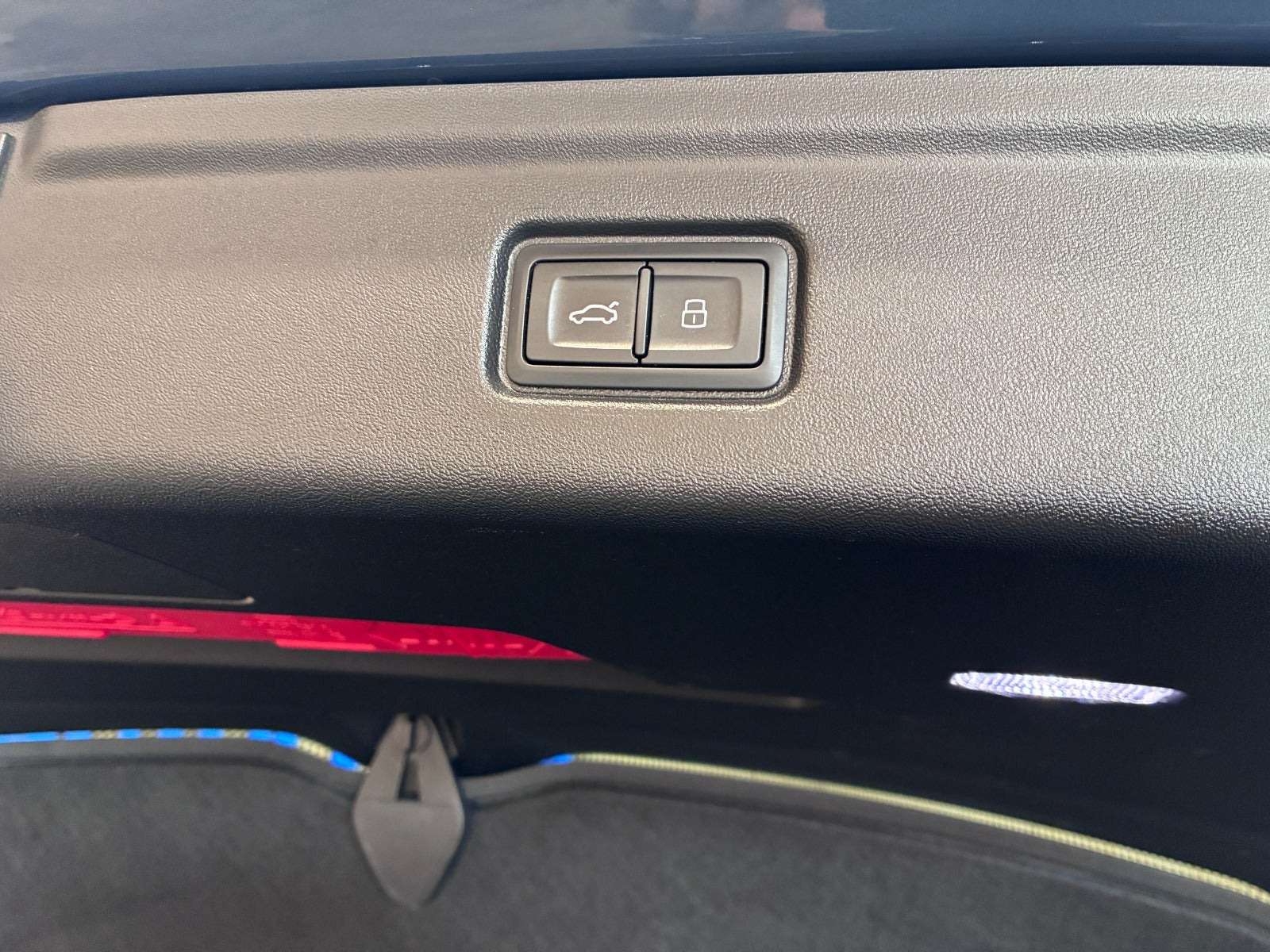 Blå Audi A6 e-tron fra 2025