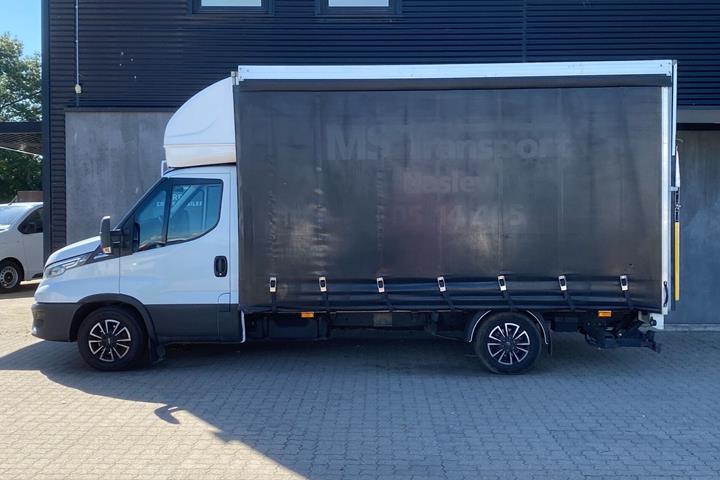 Hvid Iveco Daily fra 2022