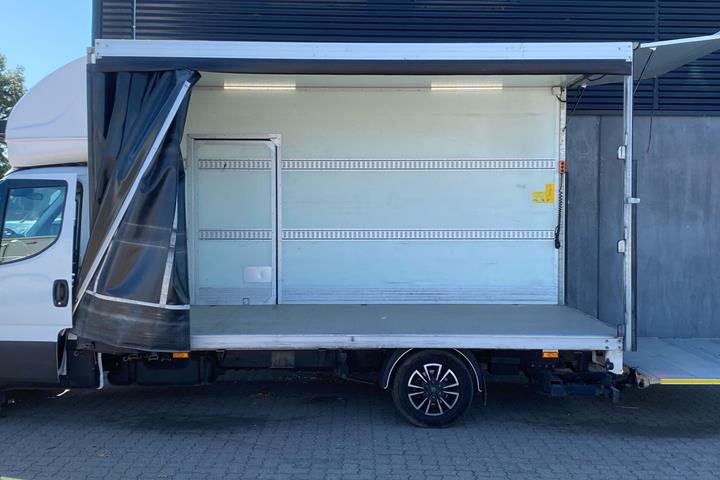 Hvid Iveco Daily fra 2022