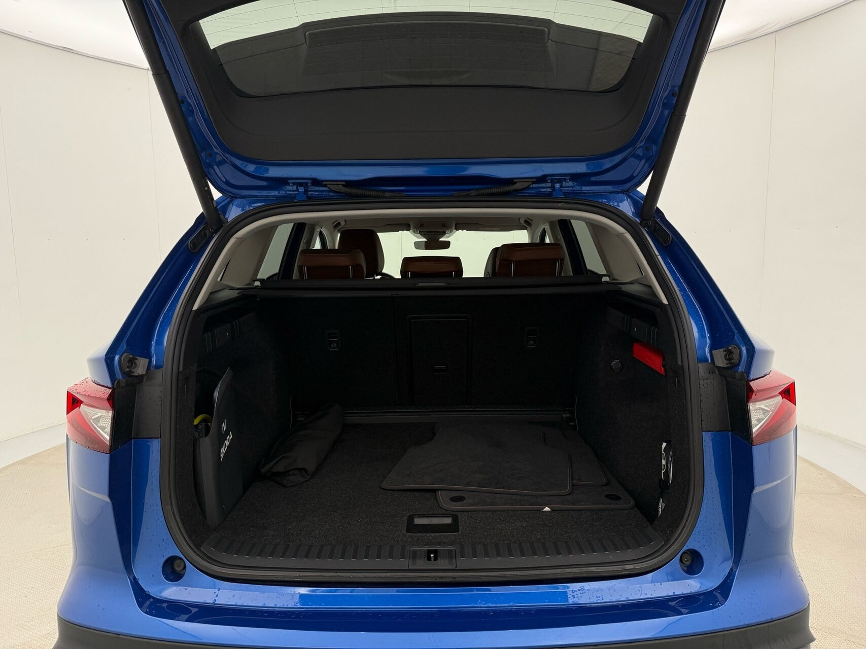 Blå Skoda Enyaq fra 2023