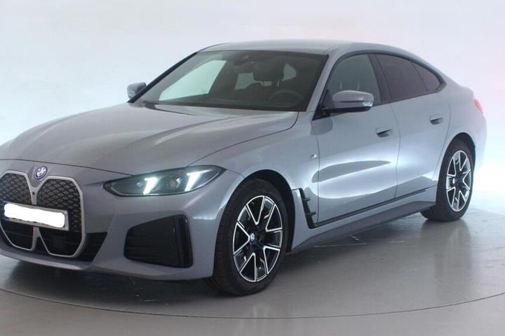 Grå BMW i4 fra 2025