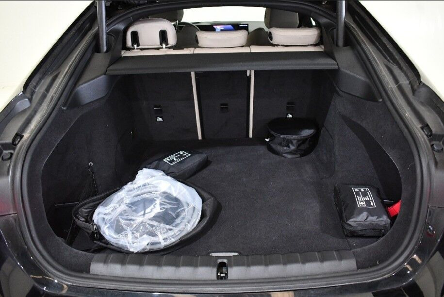 Sort BMW i4 fra 2025
