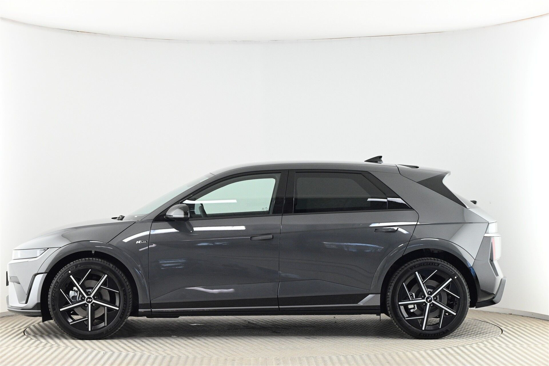 Grå Hyundai Ioniq 5 fra 2026