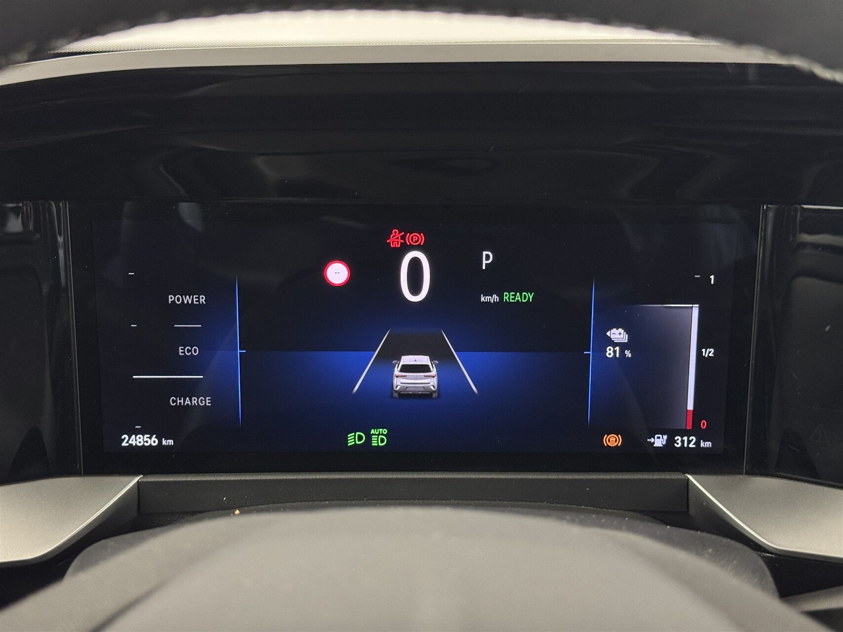Blå Opel Mokka-e fra 2025