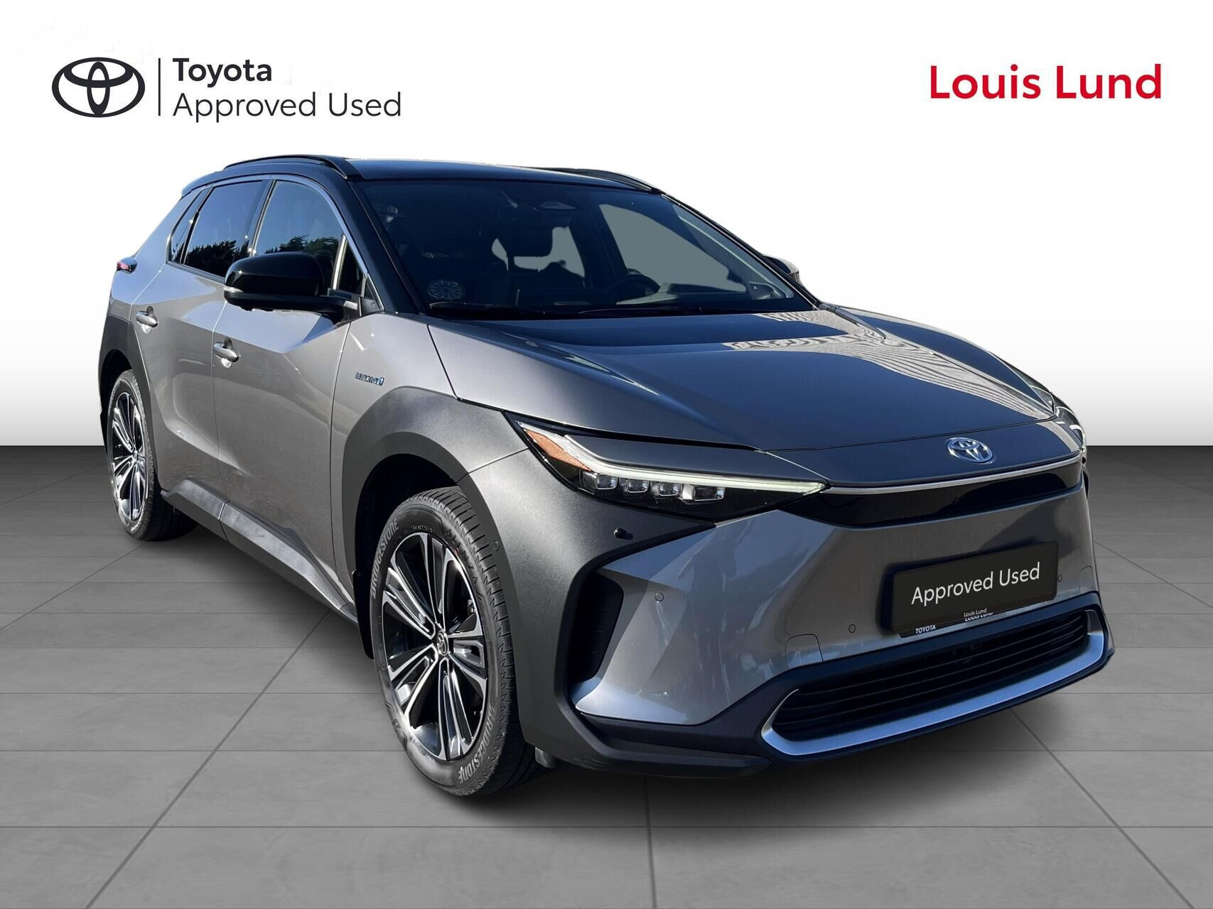 Grå Toyota BZ4X fra 2025