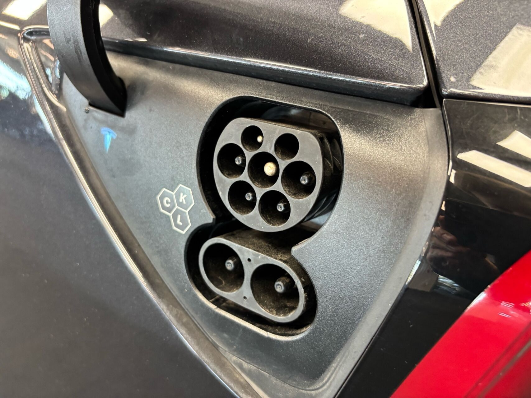 Grå Tesla Model 3 fra 2024