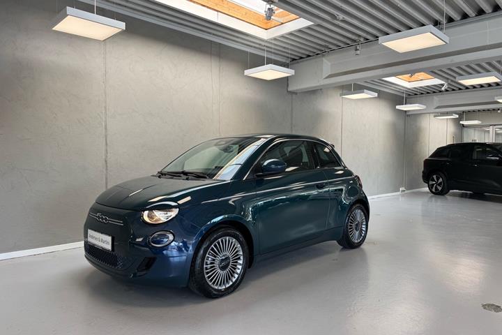 Grøn Fiat 500e fra 2023
