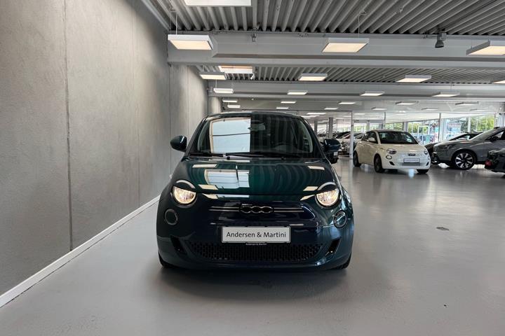 Grøn Fiat 500e fra 2023