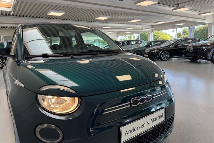 Grøn Fiat 500e fra 2023