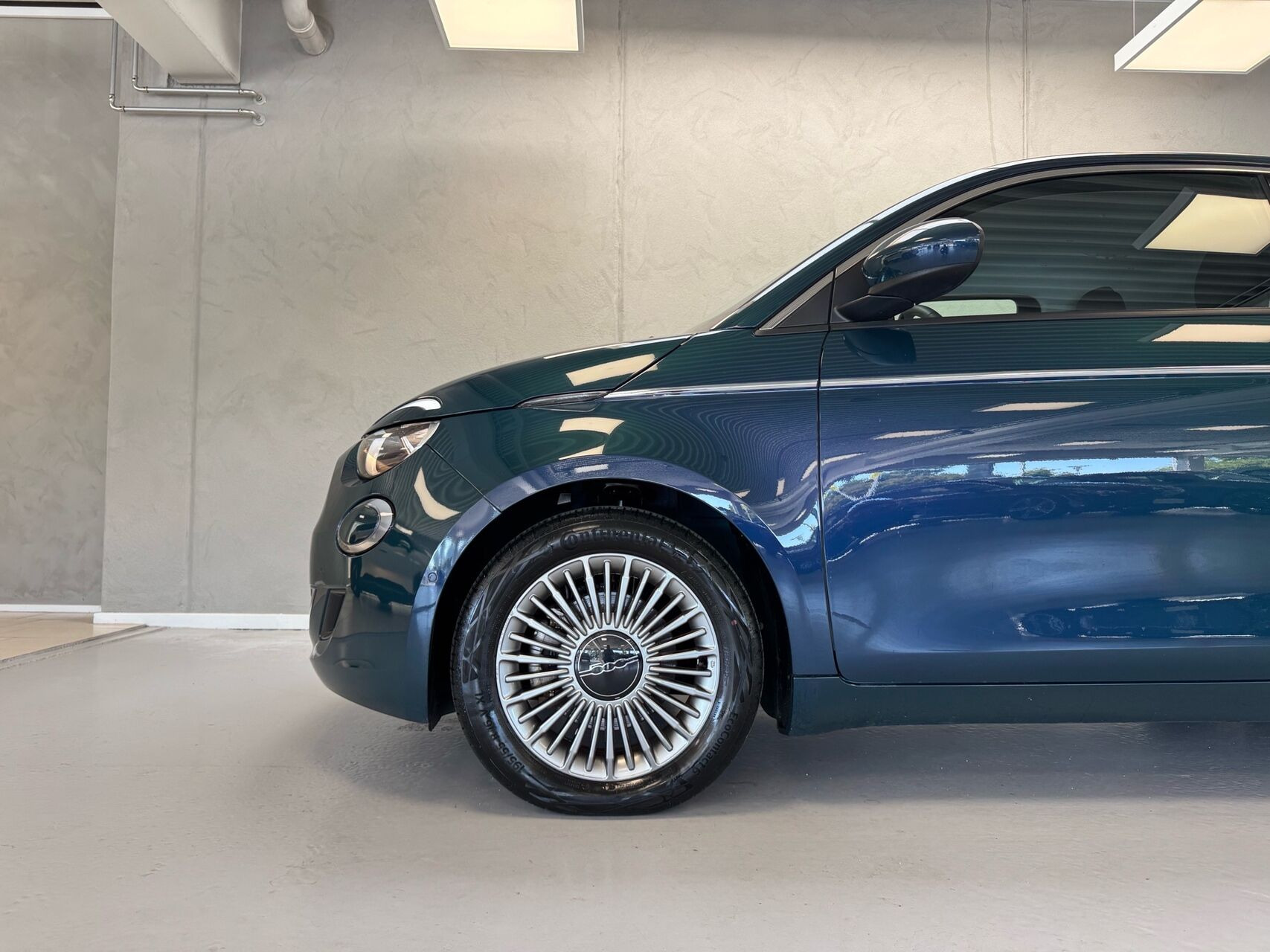 Grøn Fiat 500e fra 2023
