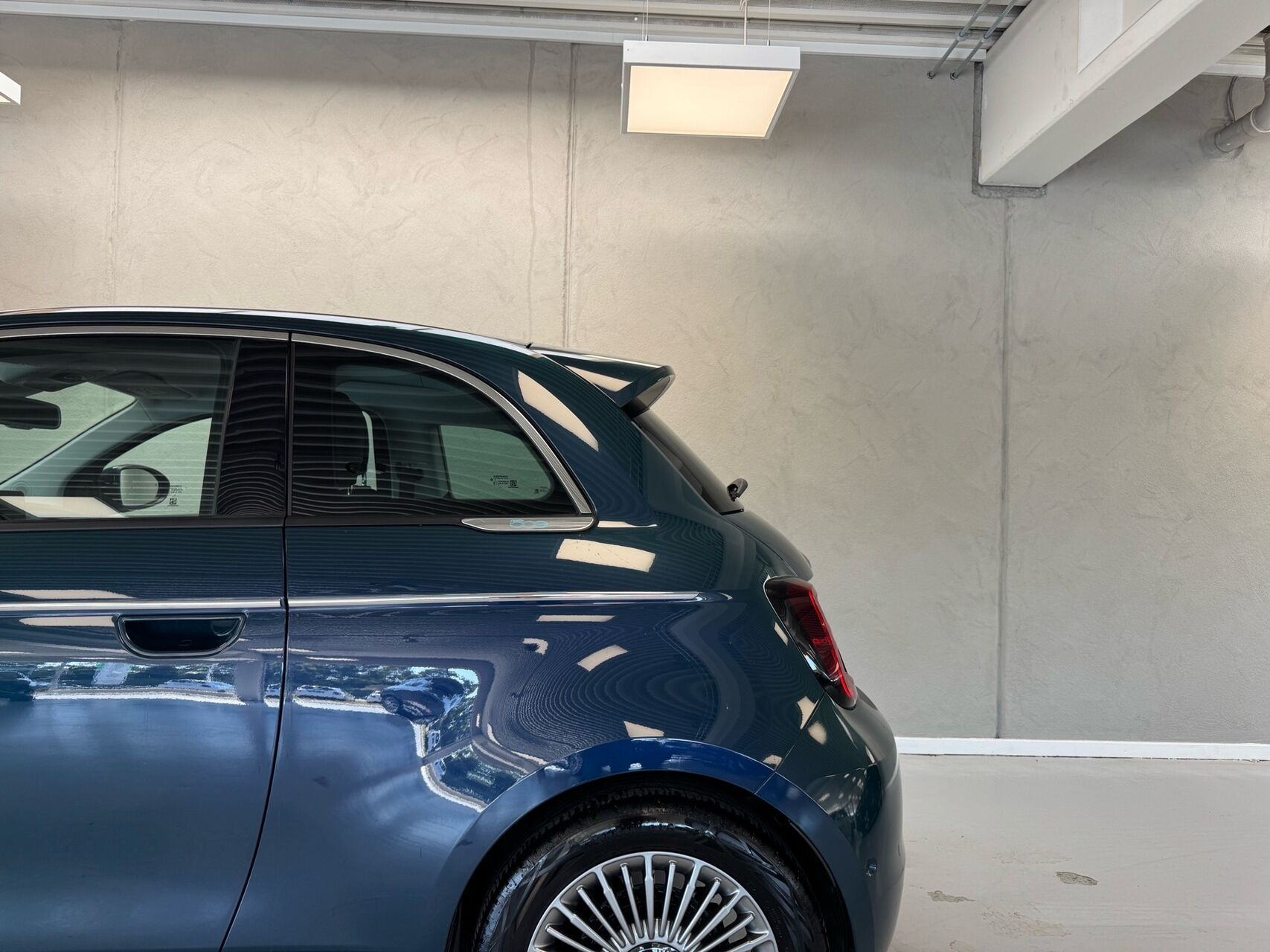 Grøn Fiat 500e fra 2023