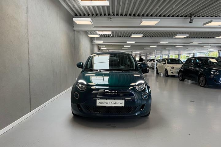 Grøn Fiat 500e fra 2023