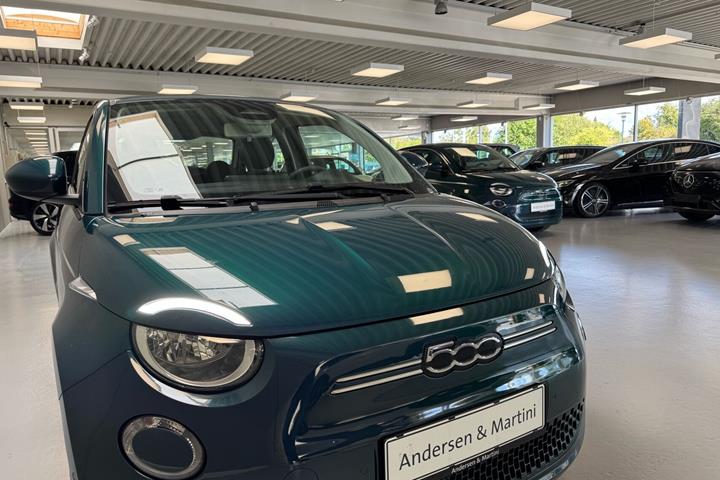 Grøn Fiat 500e fra 2023
