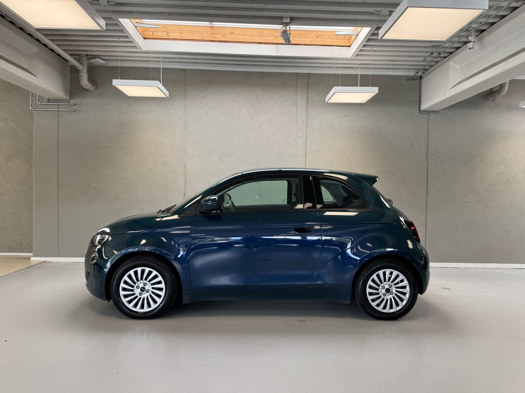 Grøn Fiat 500e fra 2023