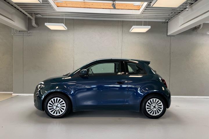 Grøn Fiat 500e fra 2023