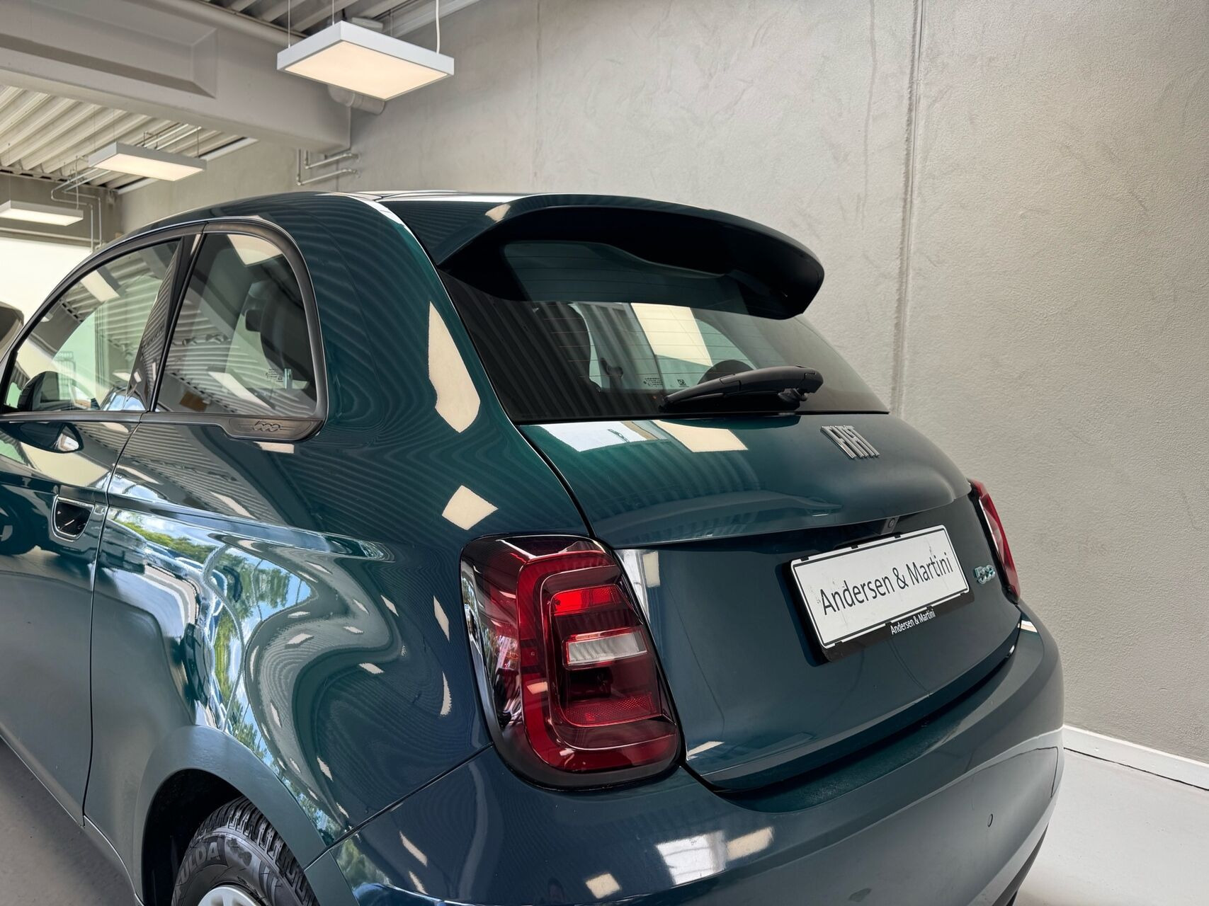 Grøn Fiat 500e fra 2023