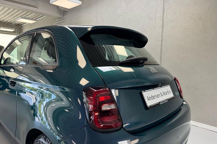 Grøn Fiat 500e fra 2023