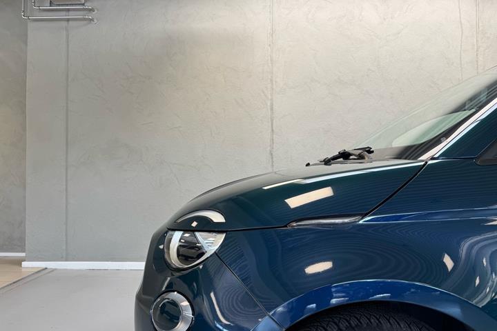 Grøn Fiat 500e fra 2023