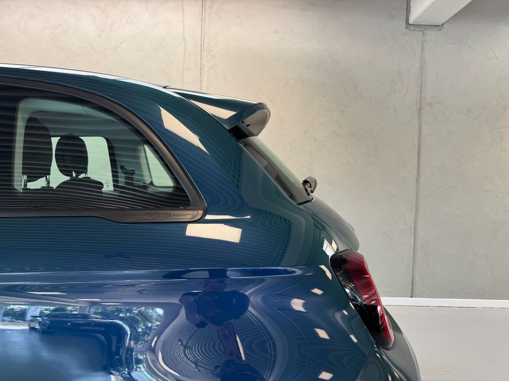 Grøn Fiat 500e fra 2023