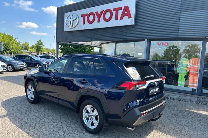 Blå Toyota RAV4 fra 2019