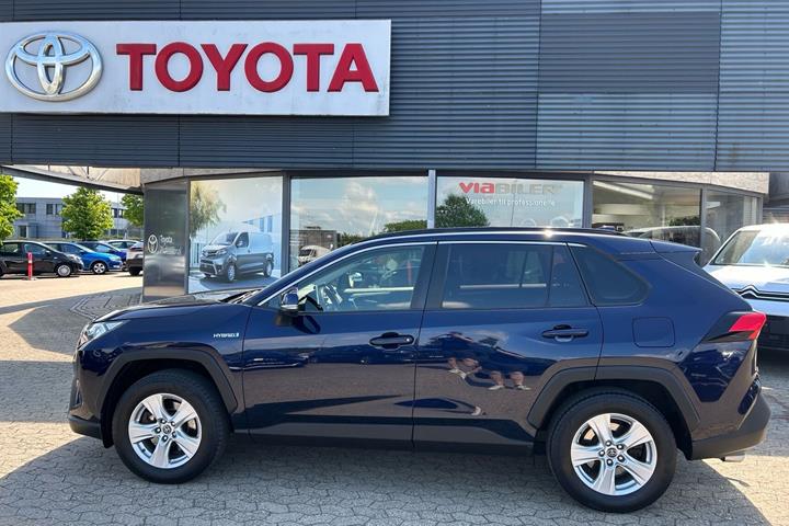 Blå Toyota RAV4 fra 2019