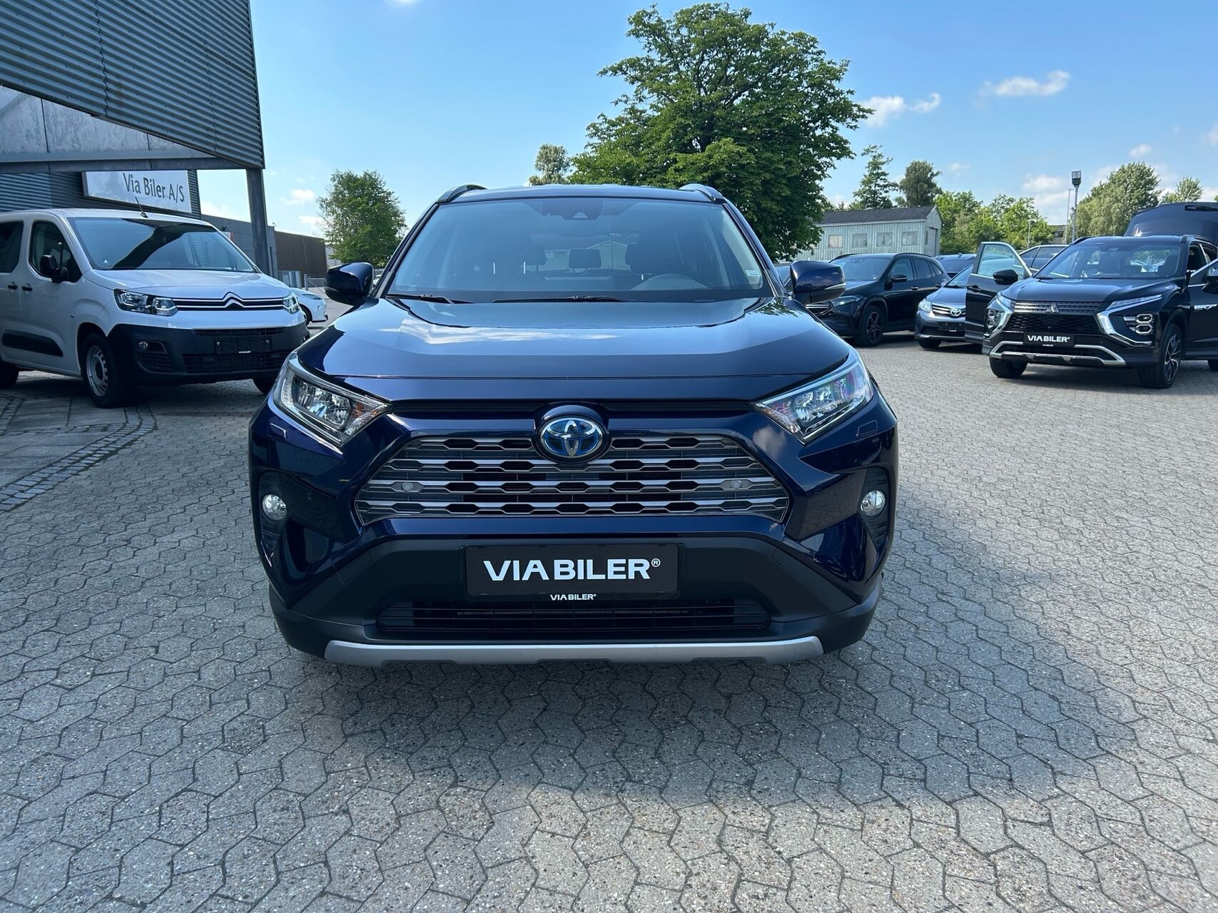 Blå Toyota RAV4 fra 2019