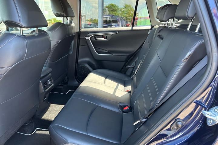Blå Toyota RAV4 fra 2019