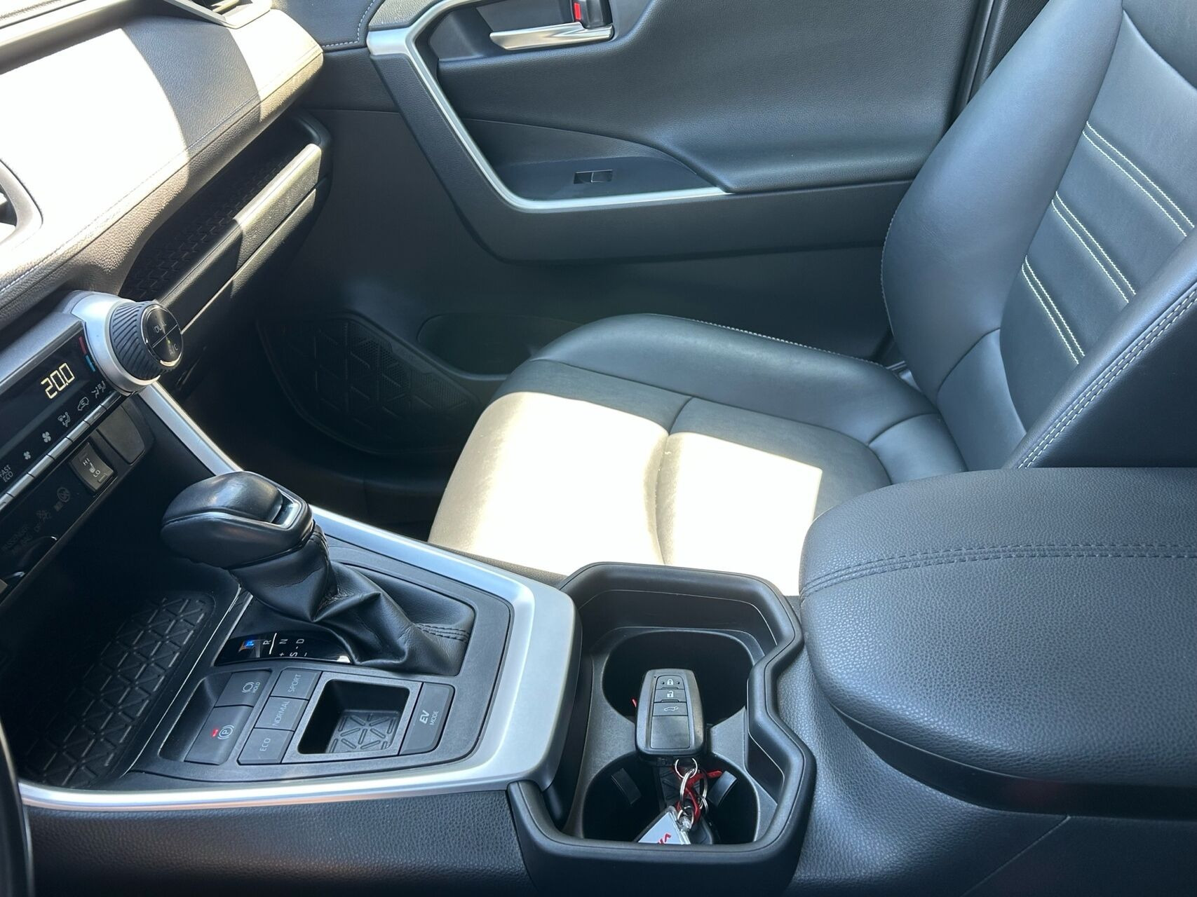 Blå Toyota RAV4 fra 2019
