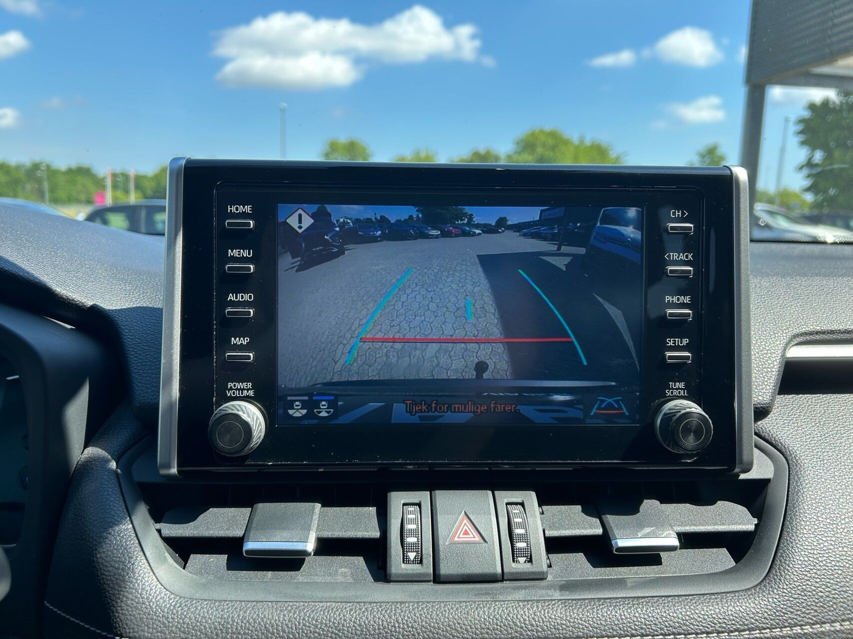 Blå Toyota RAV4 fra 2019