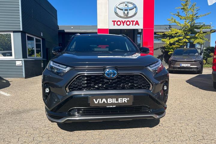 Sort Toyota RAV4 Plug-in fra 2023