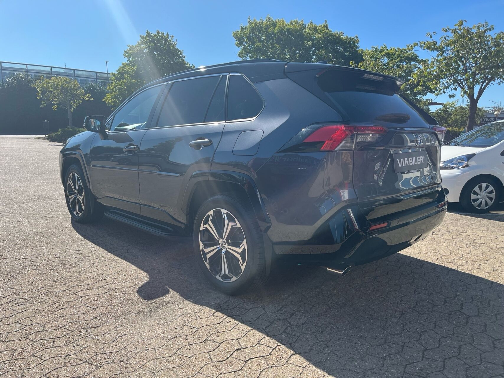Sort Toyota RAV4 Plug-in fra 2023