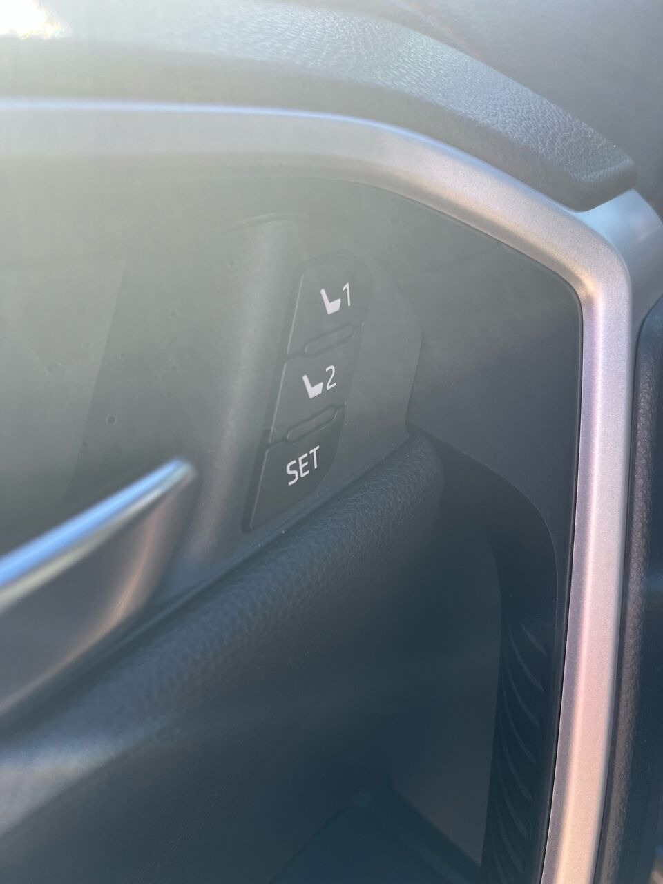 Sort Toyota RAV4 Plug-in fra 2023