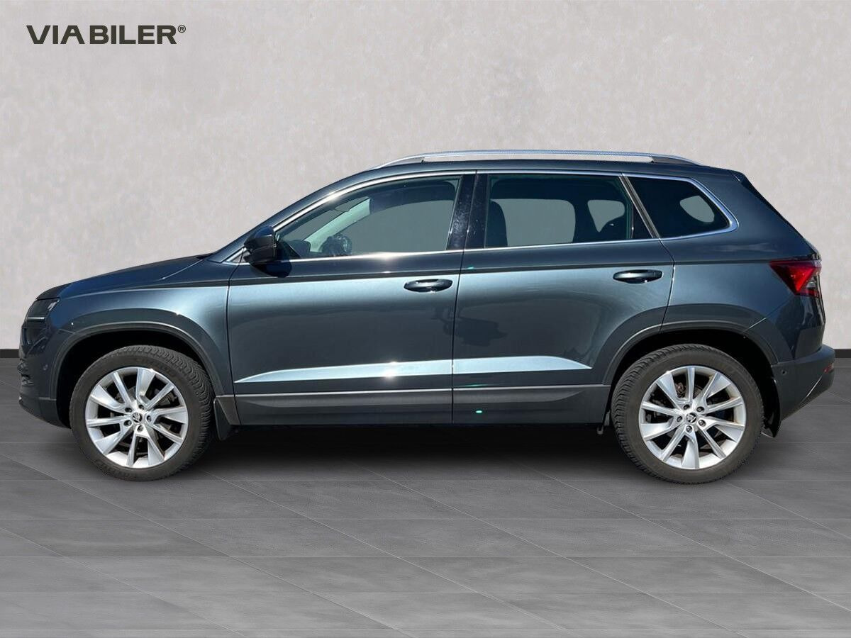 Grå Skoda Karoq fra 2022