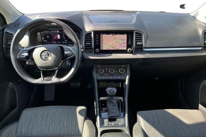 Grå Skoda Karoq fra 2022
