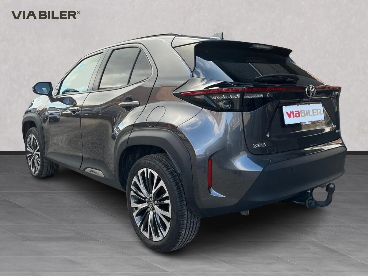 Grå Toyota Yaris Cross fra 2024