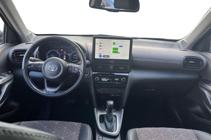 Grå Toyota Yaris Cross fra 2024