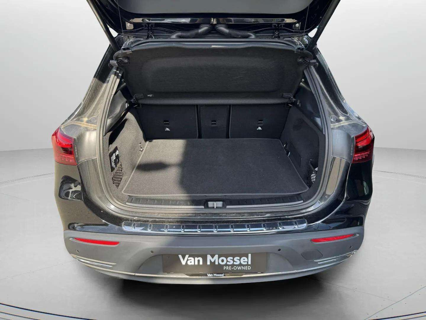 Sort Mercedes EQA 250 fra 2024