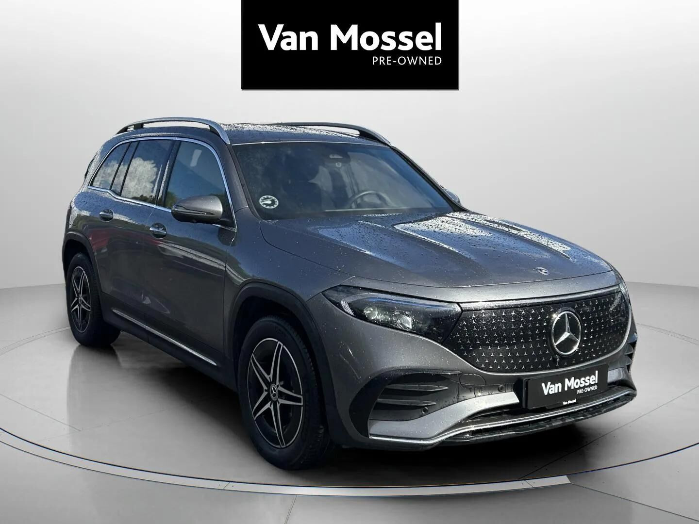 Grå Mercedes EQB 250+ fra 2025